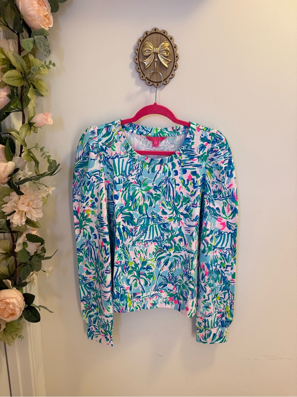 NWT Lilly Pulitzer Jansen Sweatshirt in “Blue Ibiza Cabana Cocktail” - Size M